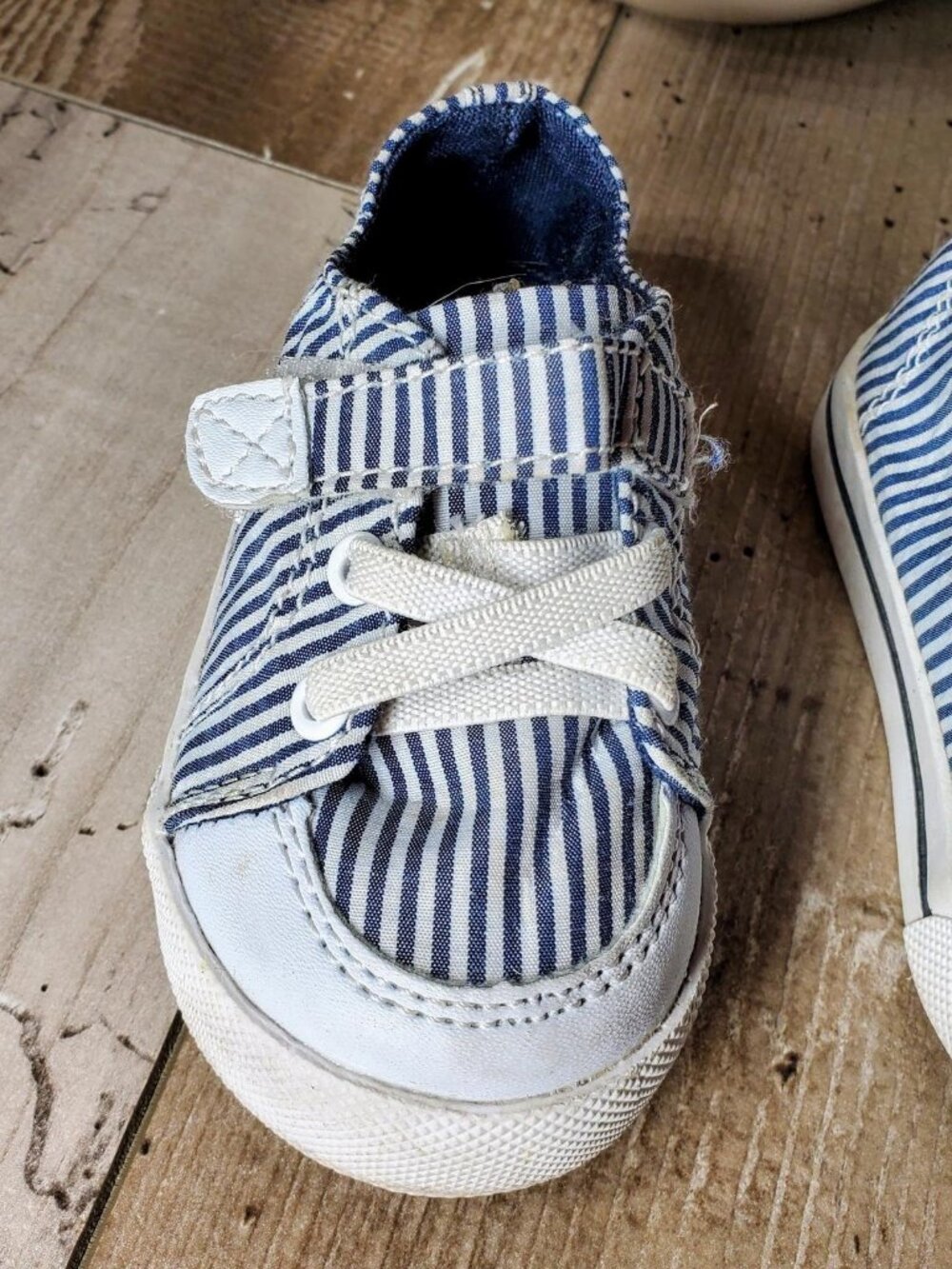 Circo Size 5 Baby Shoes Blue and White Striped Closure Non-Marking GUC - Picture 5 of 12